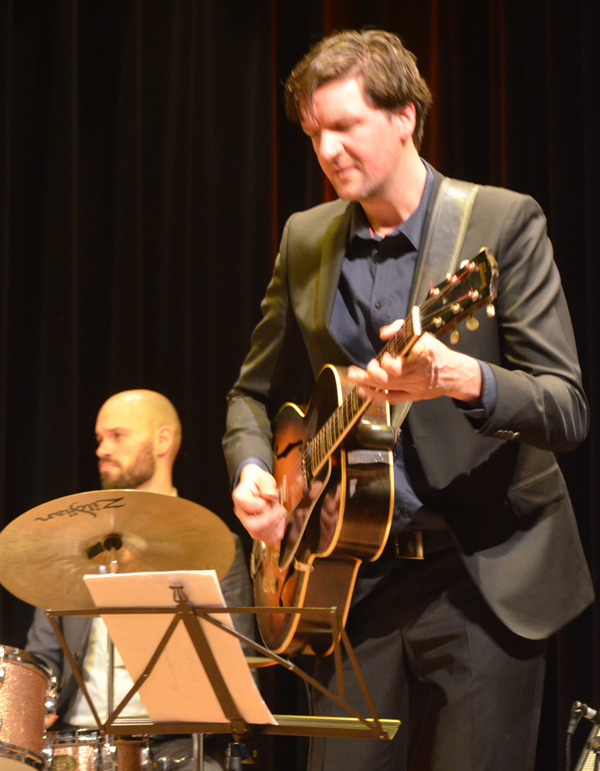 Gitarre und Trommeln im Flensburghus