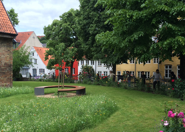 Kette um Johanniskirche